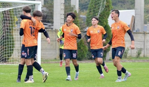 首秀惊艳！万项代表杜利亚伊古代足球    学院杆位出战，帮助球队大胜